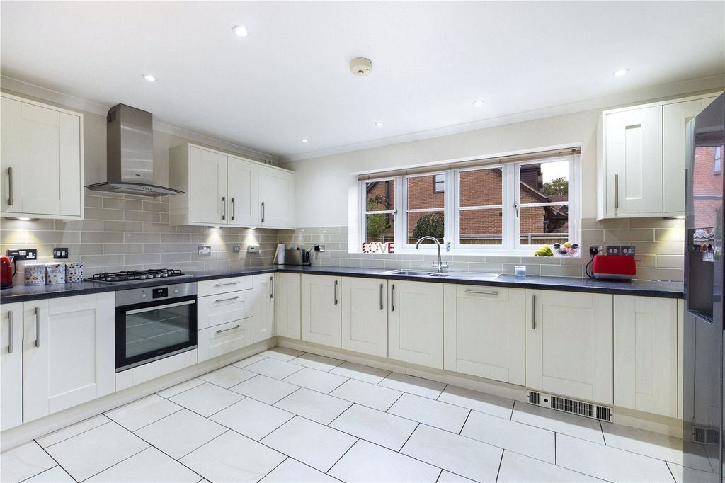 Property photo 3 of 21 Kitchen