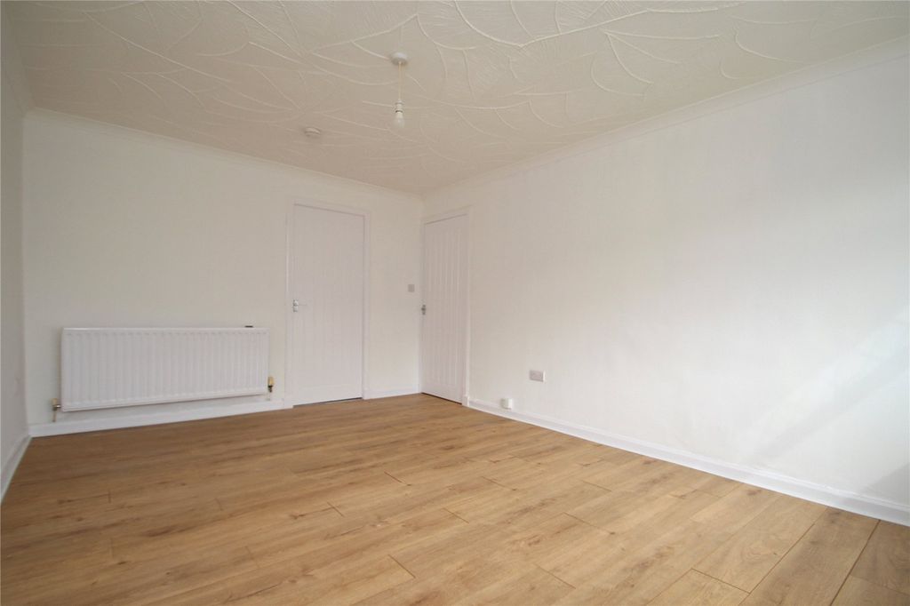 Property photo 3 of 10 Living Room