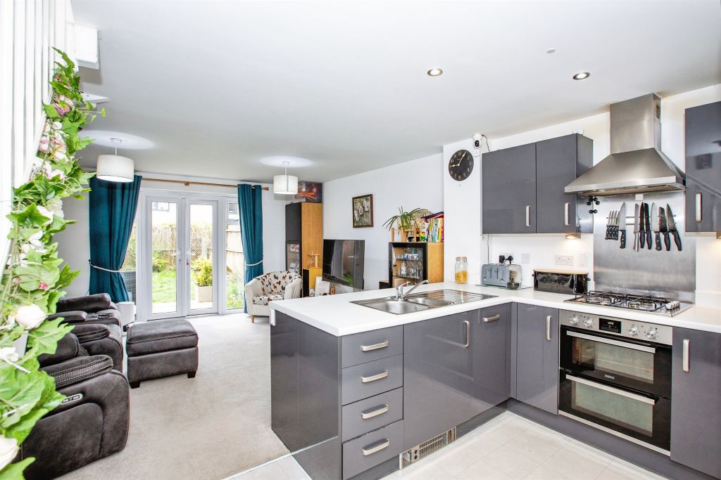 Property photo 2 of 12