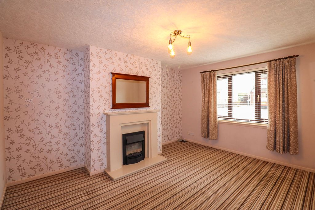 Property photo 2 of 26