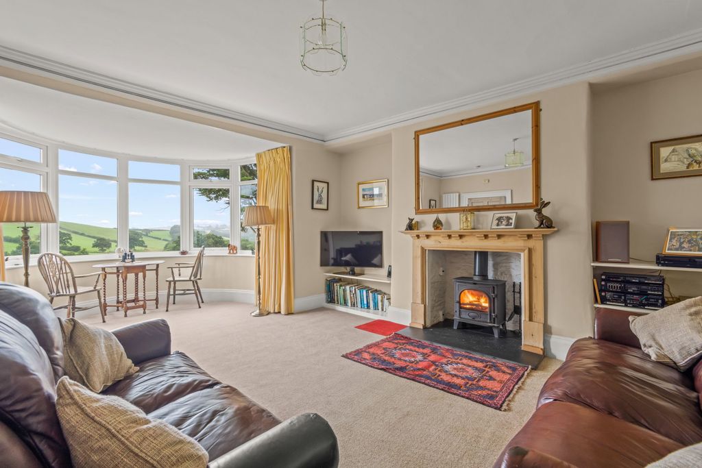 Property photo 2 of 36