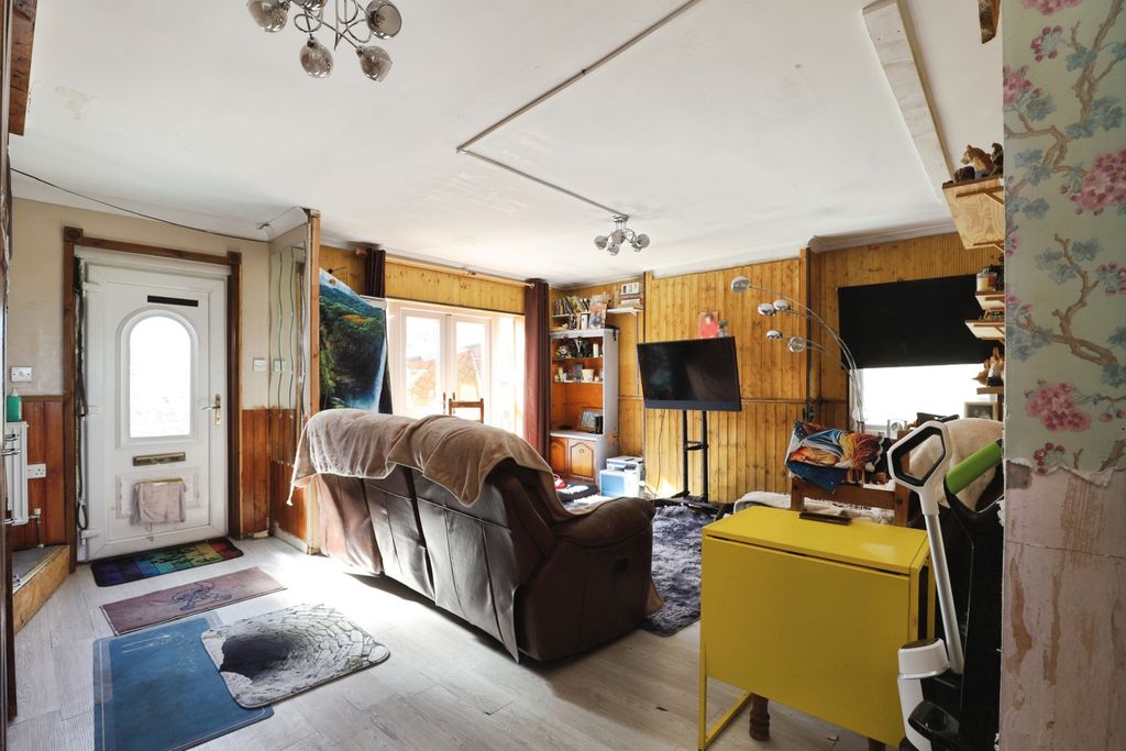 Property photo 3 of 25 Living Room