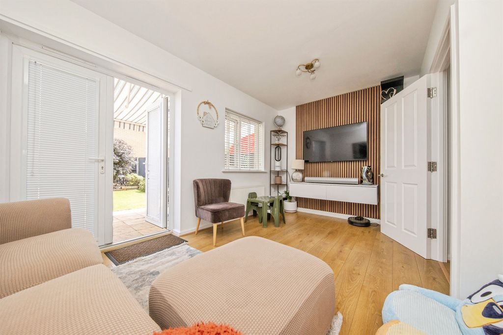 Property photo 3 of 17