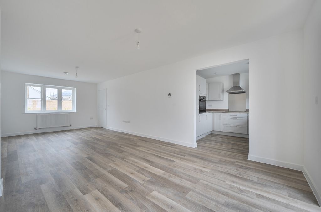 Property photo 3 of 18 1435035-4-69cc135...