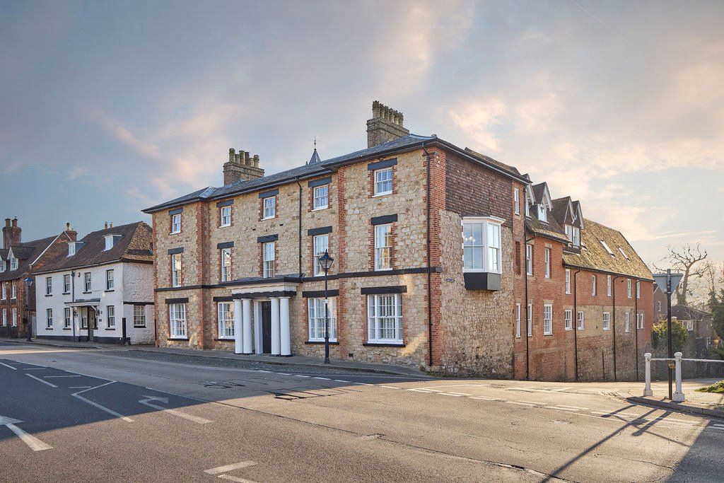 Property photo 1 of 10 Apartment External