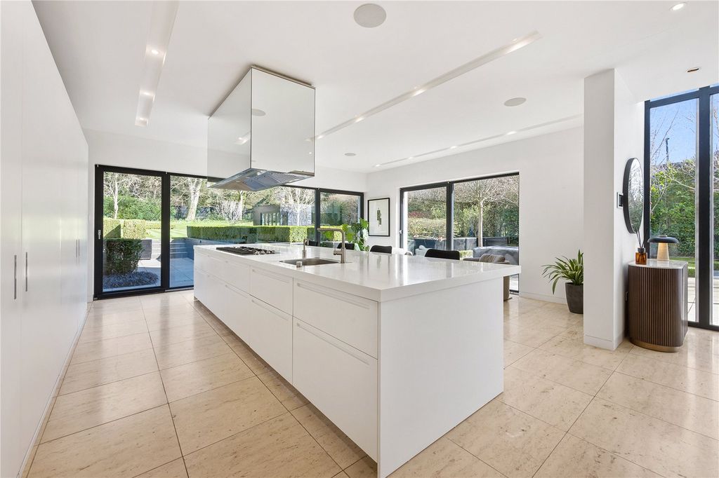 Property photo 3 of 25 Kitchen