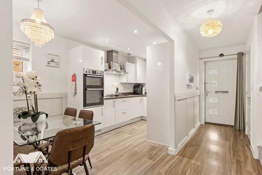 Property photo 2 of 22 Huntleyroad_13.Jpg