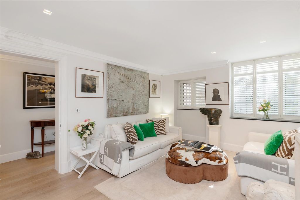 Property photo 2 of 16 Lff 62 Cadogan Square Hi-1.Jpg