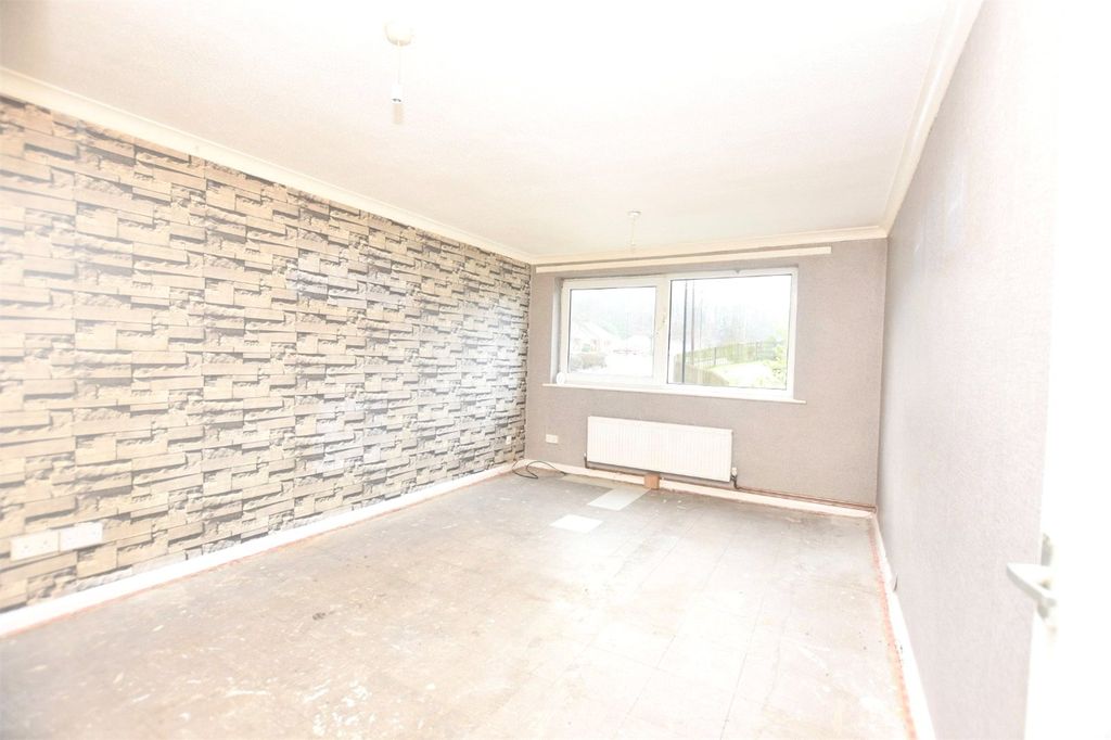 Property photo 3 of 8 Lounge