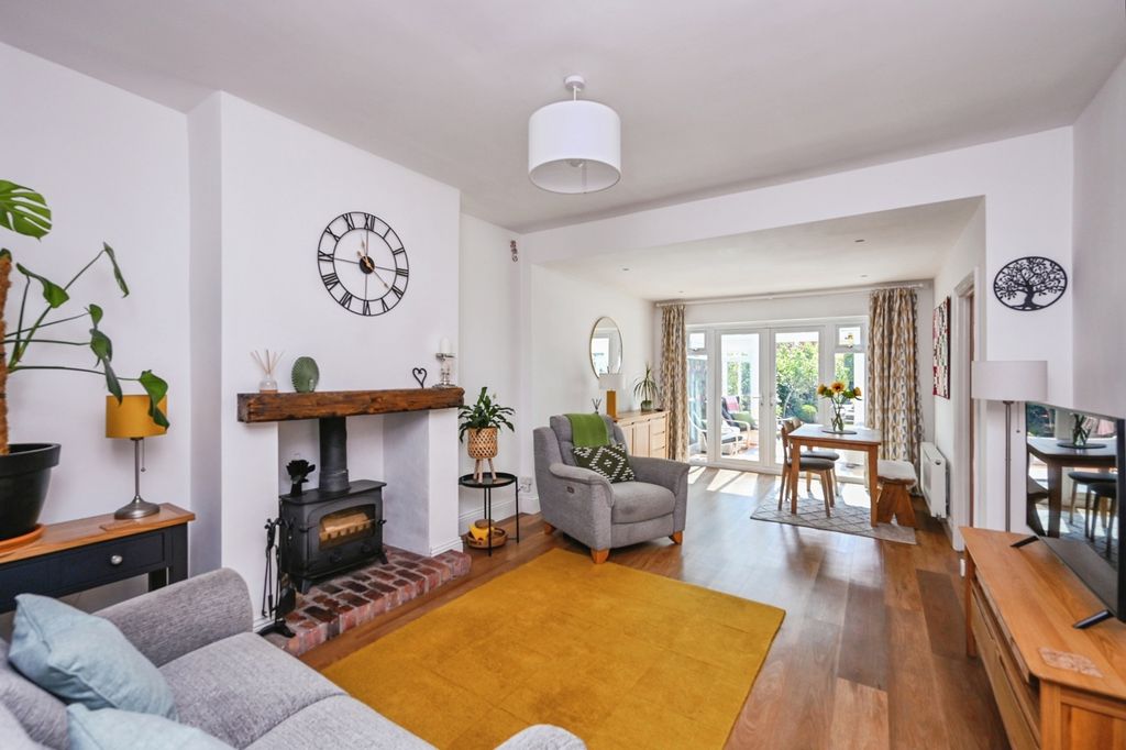 Property photo 3 of 20 Pbox-Img.Jpg