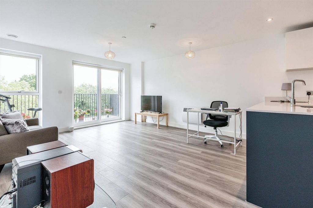 Property photo 3 of 11 23.Jpeg