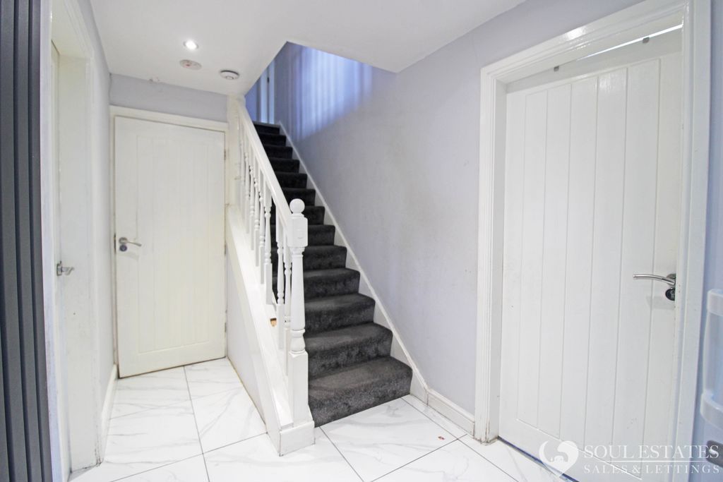 Property photo 2 of 24 Entrance Hallway
