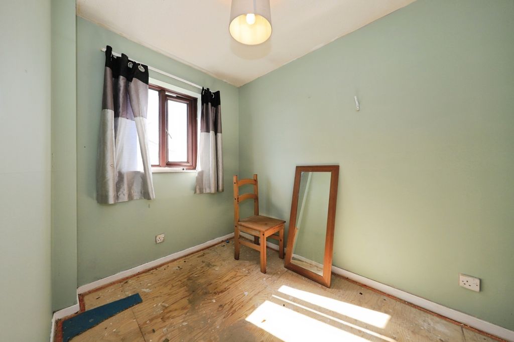 Property photo 3 of 8 Bedroom Two