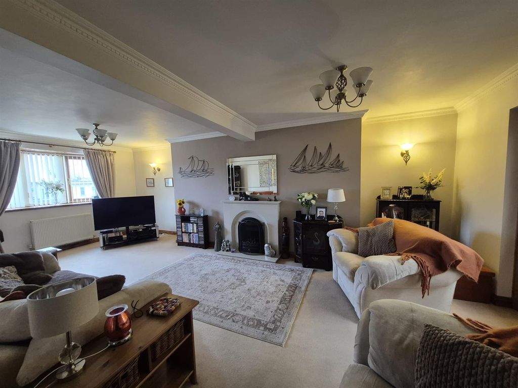 Property photo 2 of 37 Living Room