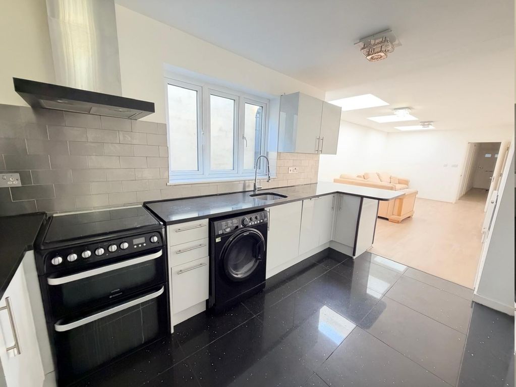 Property photo 3 of 14 7 (1)