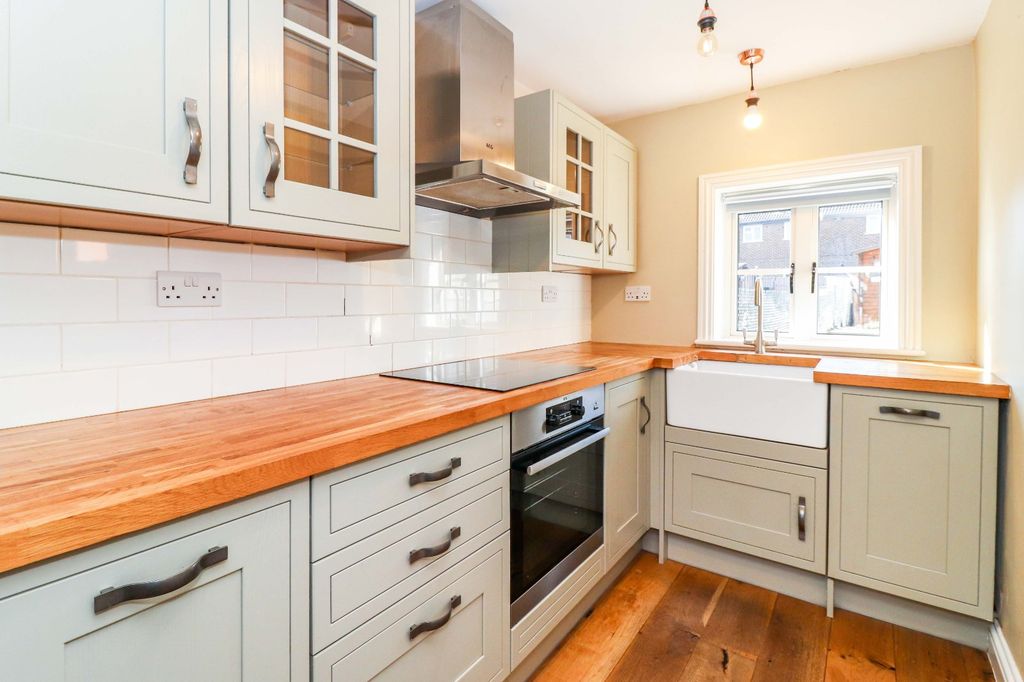 Property photo 2 of 14 Kitchen