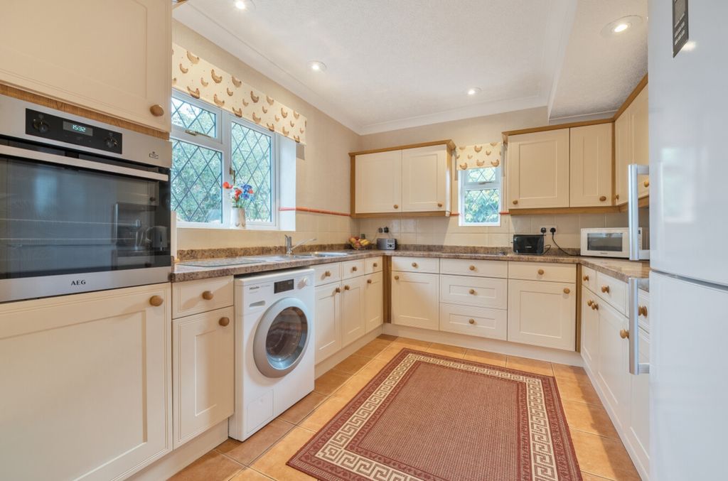 Property photo 3 of 32 1373151-5-6900F3De6E0E6