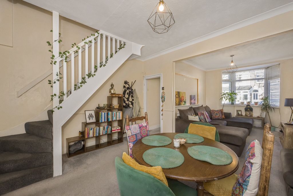 Property photo 3 of 12 4662175