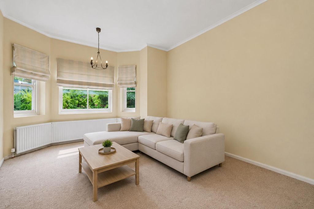 Property photo 1 of 9 Living Room 1.Png