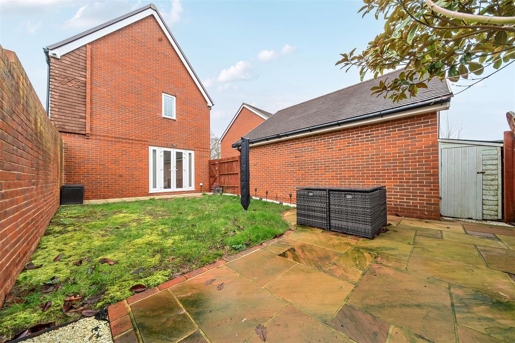 Property photo 2 of 16 For Sale By Aspire Residential - Malthouse Way