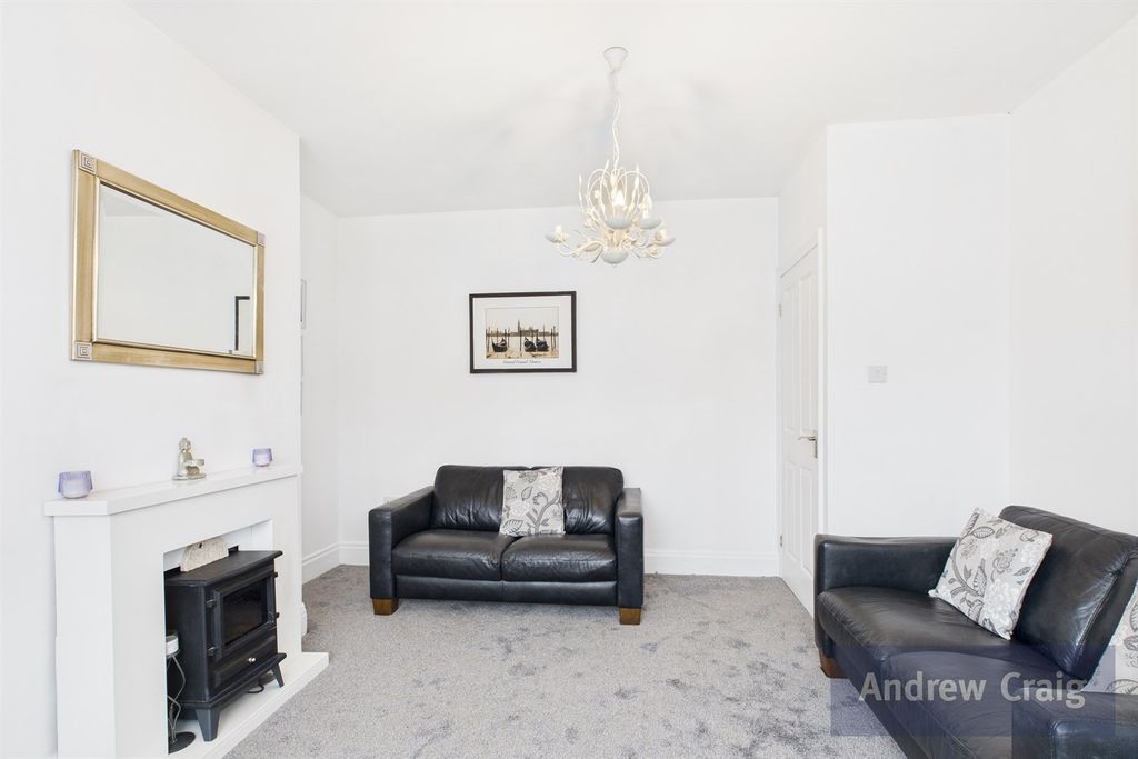 Property photo 2 of 19 Lounge