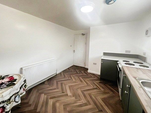 Property photo 3 of 10 Kitchen/Lounge