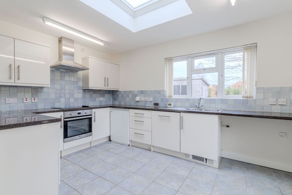 Property photo 2 of 14 Kitchen 2