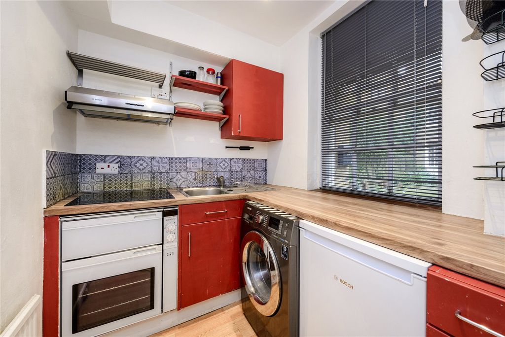 Property photo 2 of 8 Picture No. 12