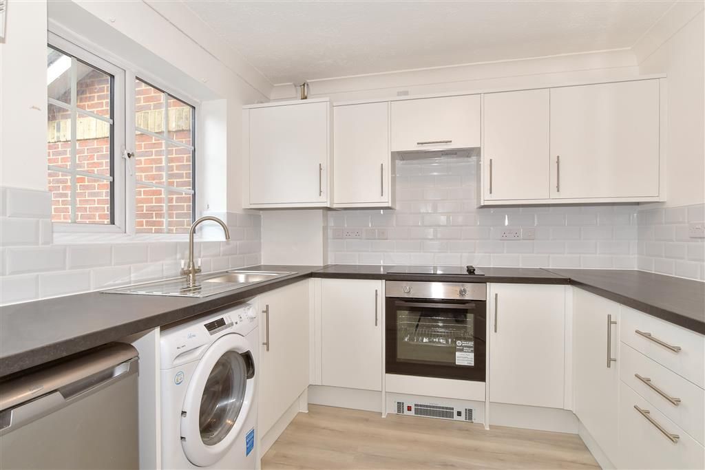 Property photo 2 of 10 Kitchen