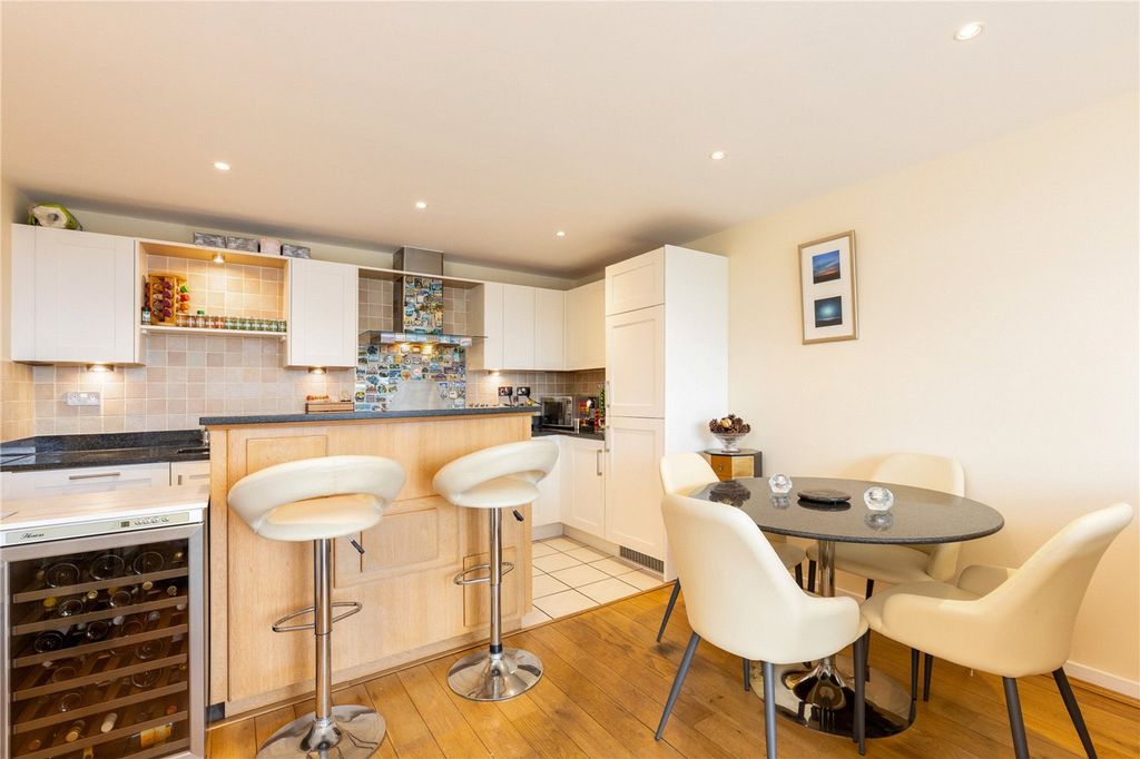 Property photo 2 of 9 Picture No. 13