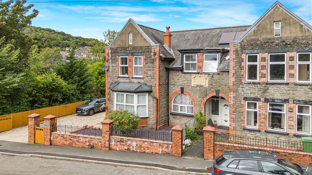 Property photo 2 of 73