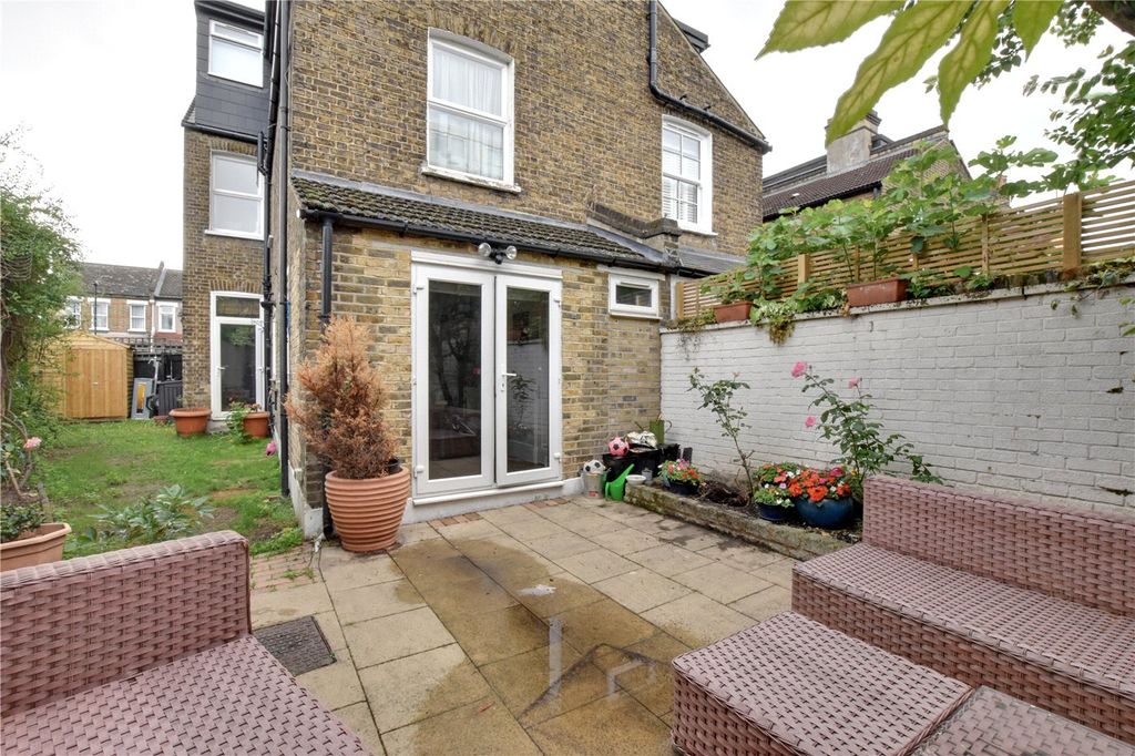Property photo 2 of 26 Picture No. 13