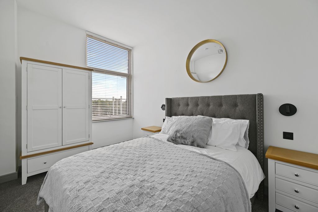 Property photo 3 of 10 Front