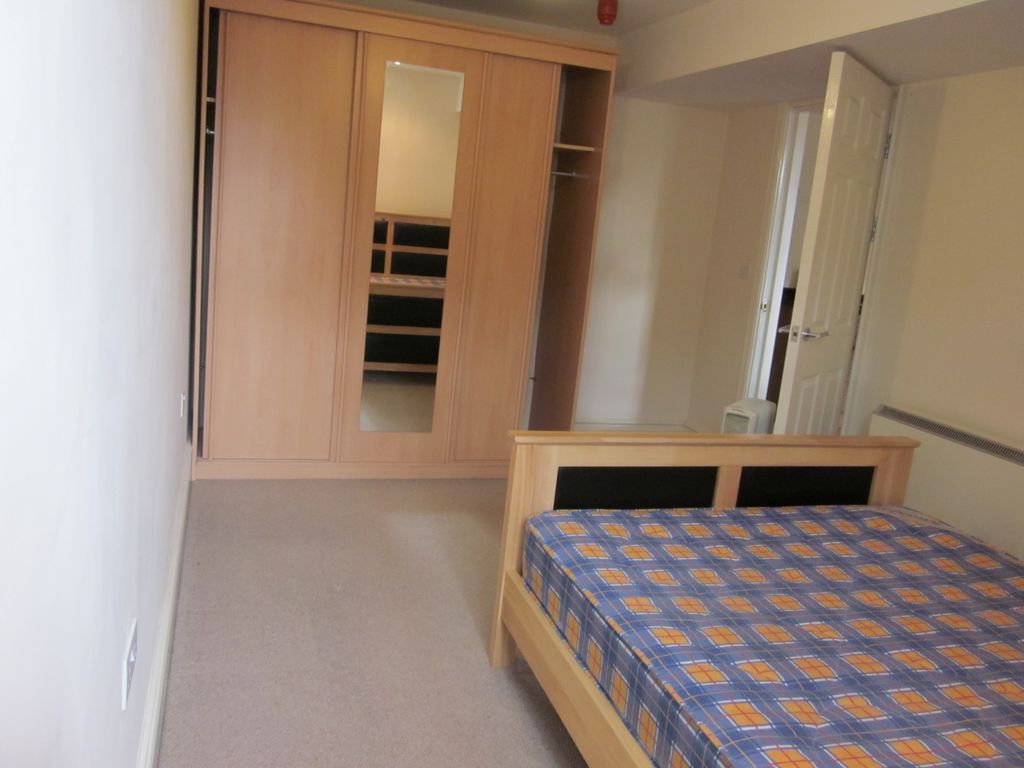 Property photo 3 of 4 Large Bedroom