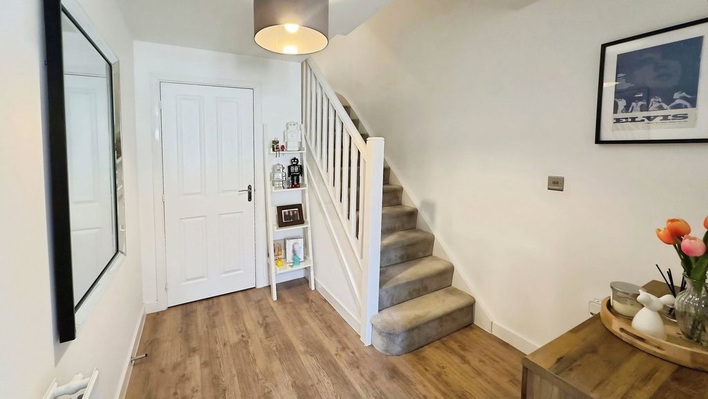 Property photo 3 of 31