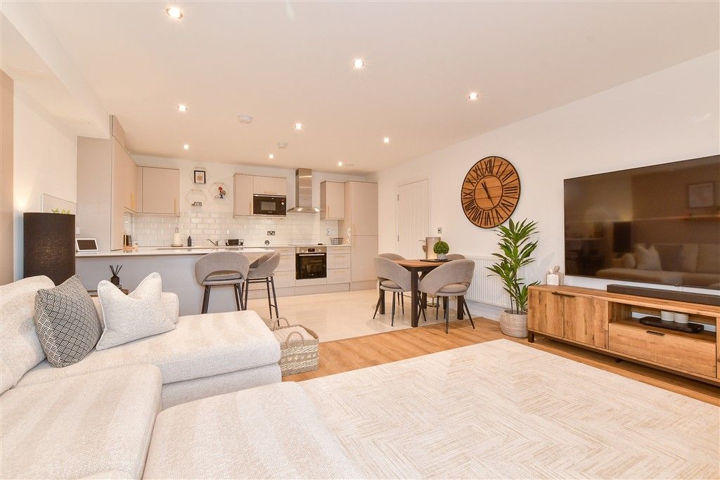 Property photo 3 of 10 Lounge/ Kitchen/Diner