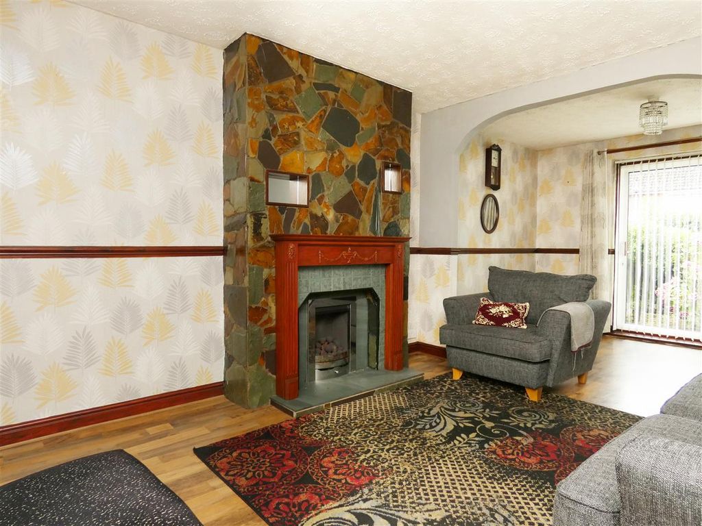 Property photo 2 of 16 Lounge