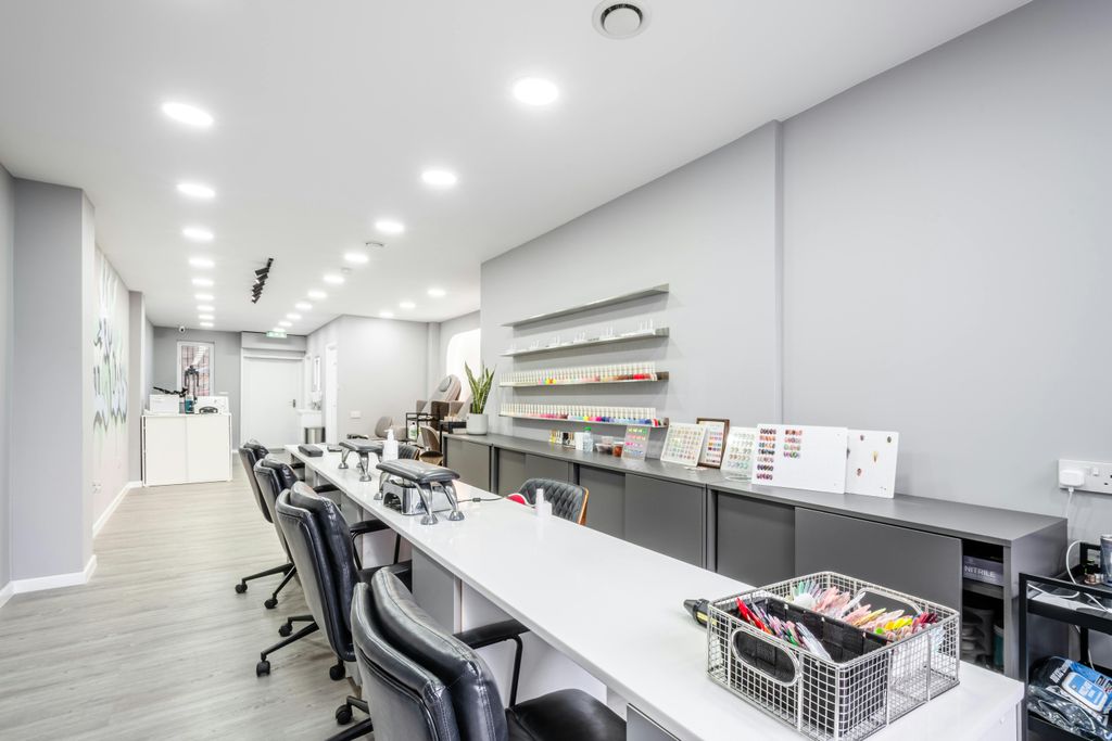 Property photo 2 of 6 Cambridge Heath Rd 493 New - 1.Jpg