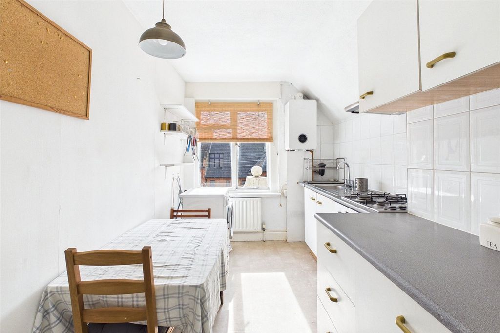 Property photo 2 of 8 Picture No. 12