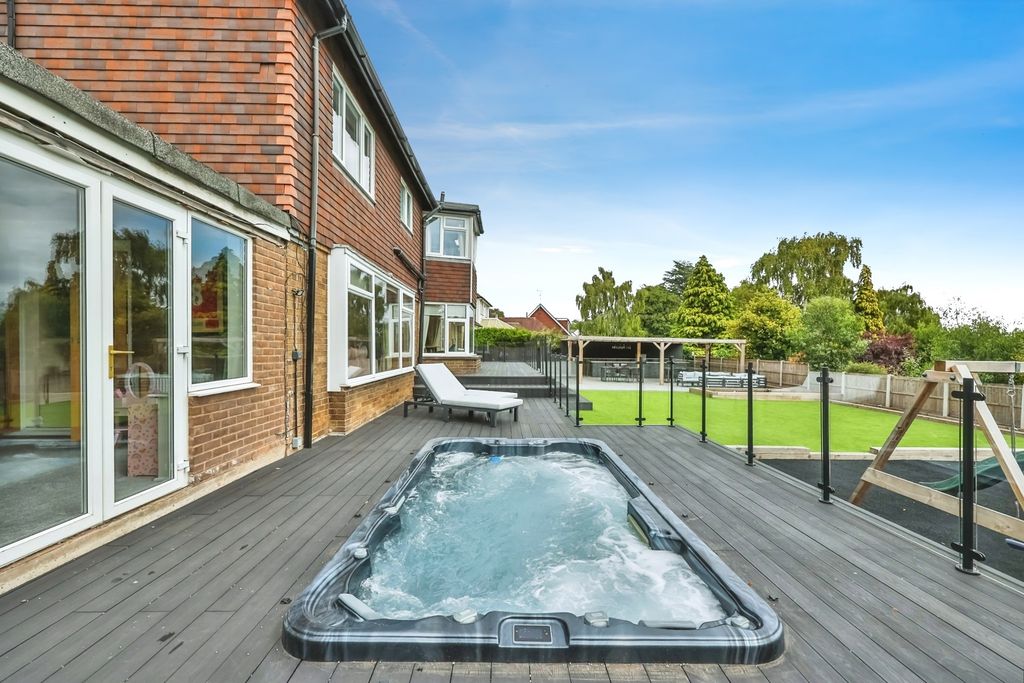 Property photo 2 of 32 Photo