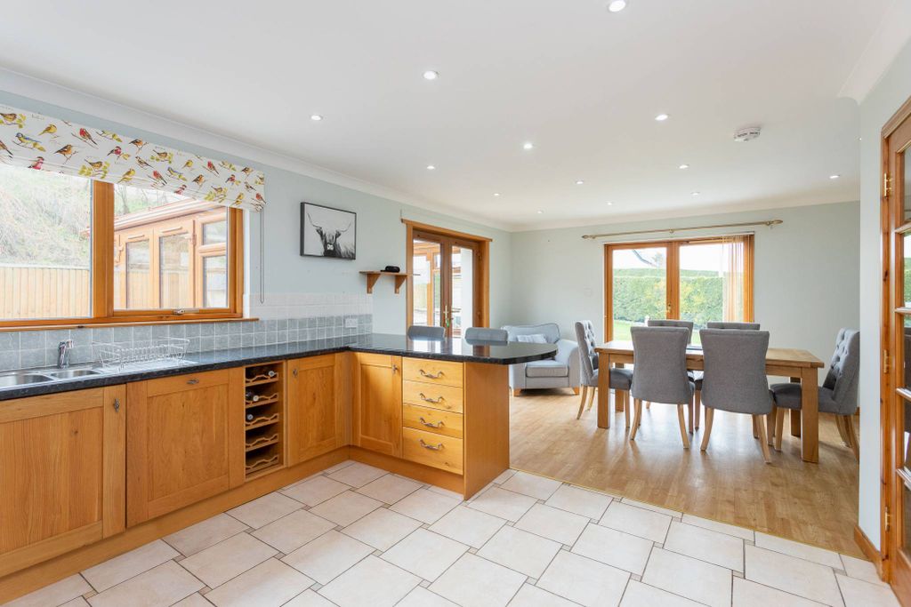 Property photo 2 of 30