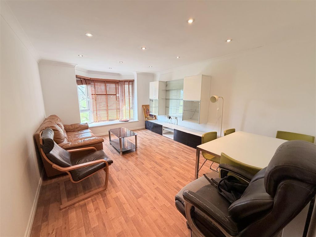 Property photo 3 of 8 Tempimagefgxjqf.Jpg