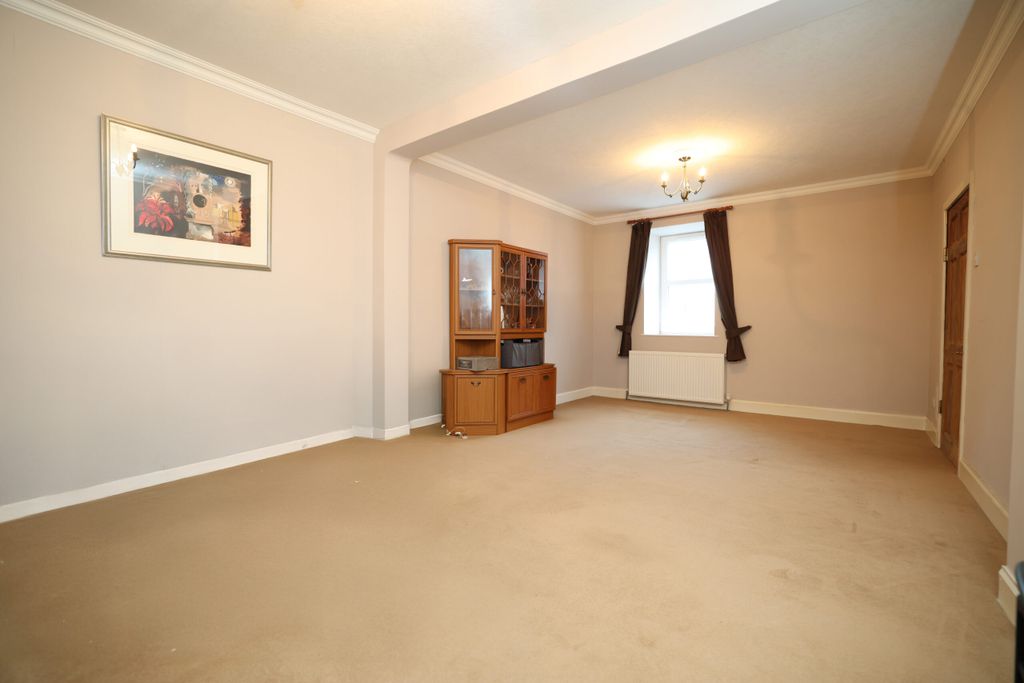 Property photo 2 of 31