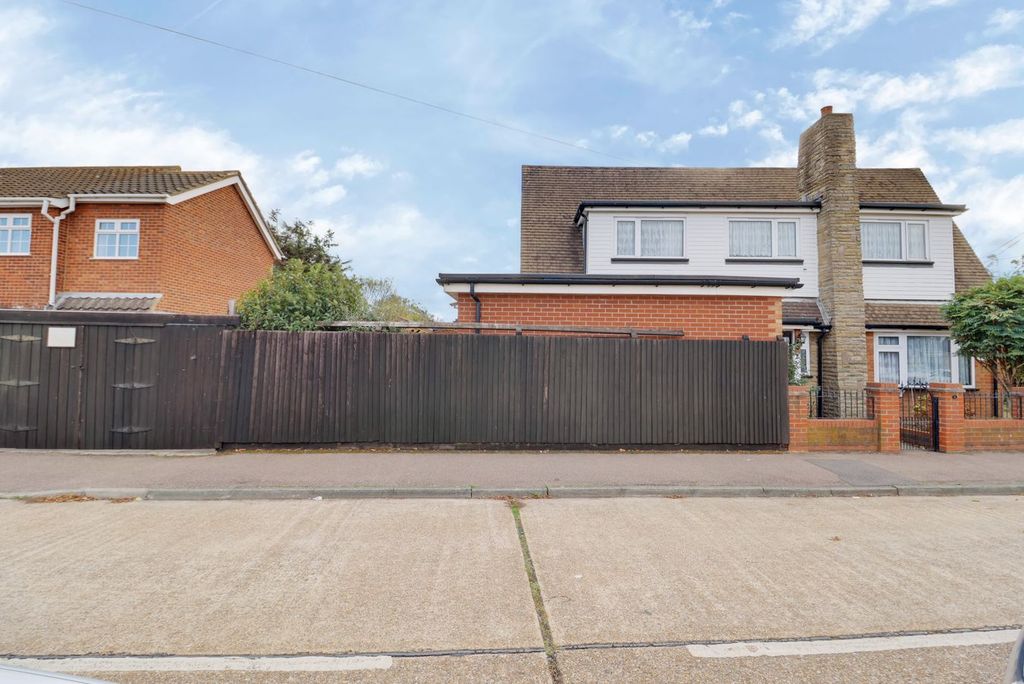 Property photo 2 of 26