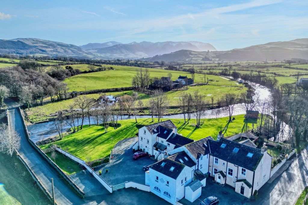 Property photo 1 of 41