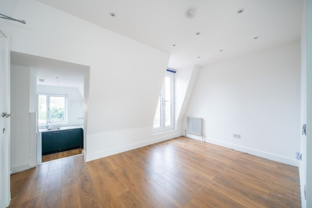 Property photo 2 of 11 4