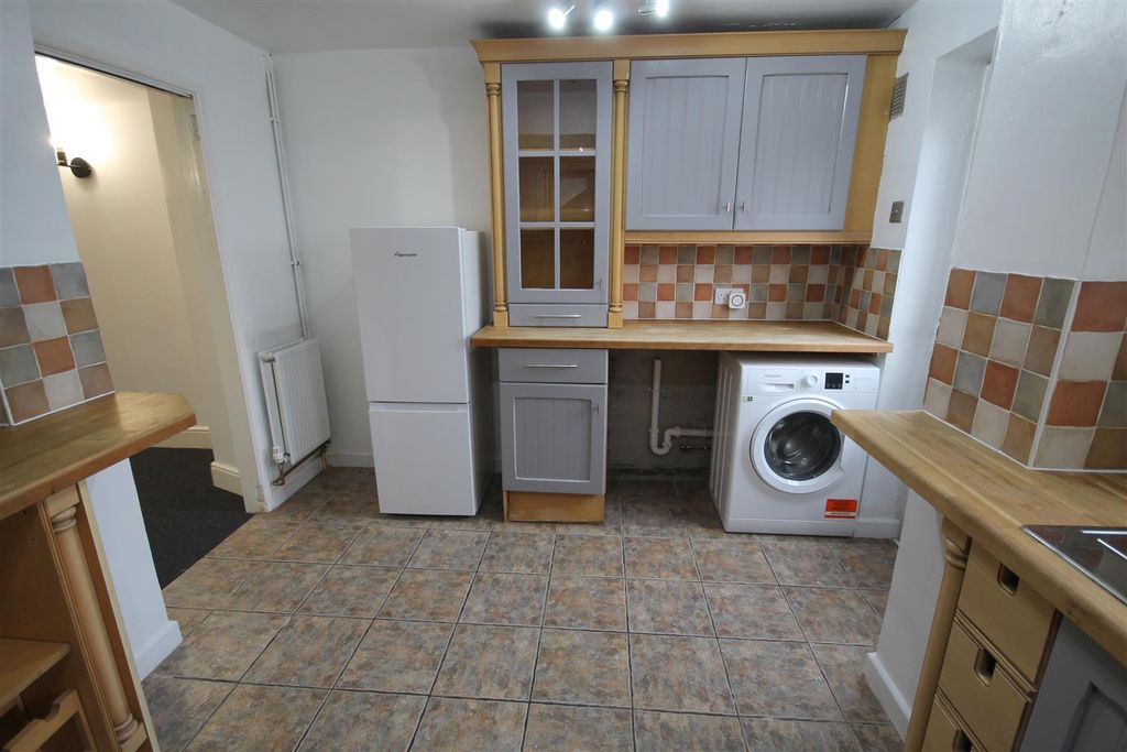 Property photo 3 of 13 Gs Kitchen 3.Jpg