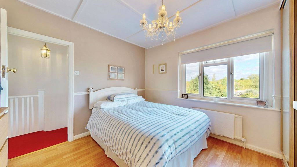 Property photo 2 of 27