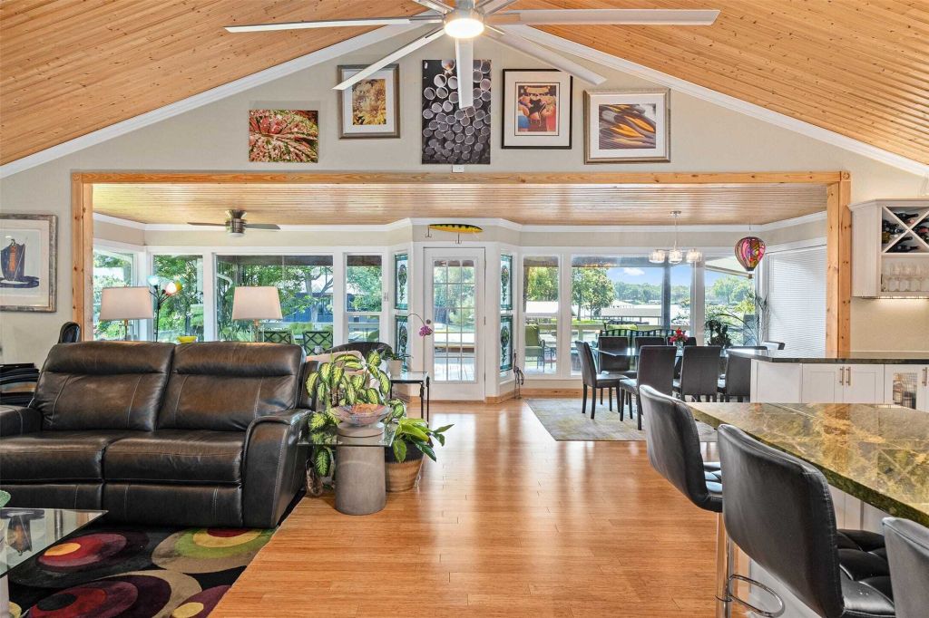 Property photo 1 of 31