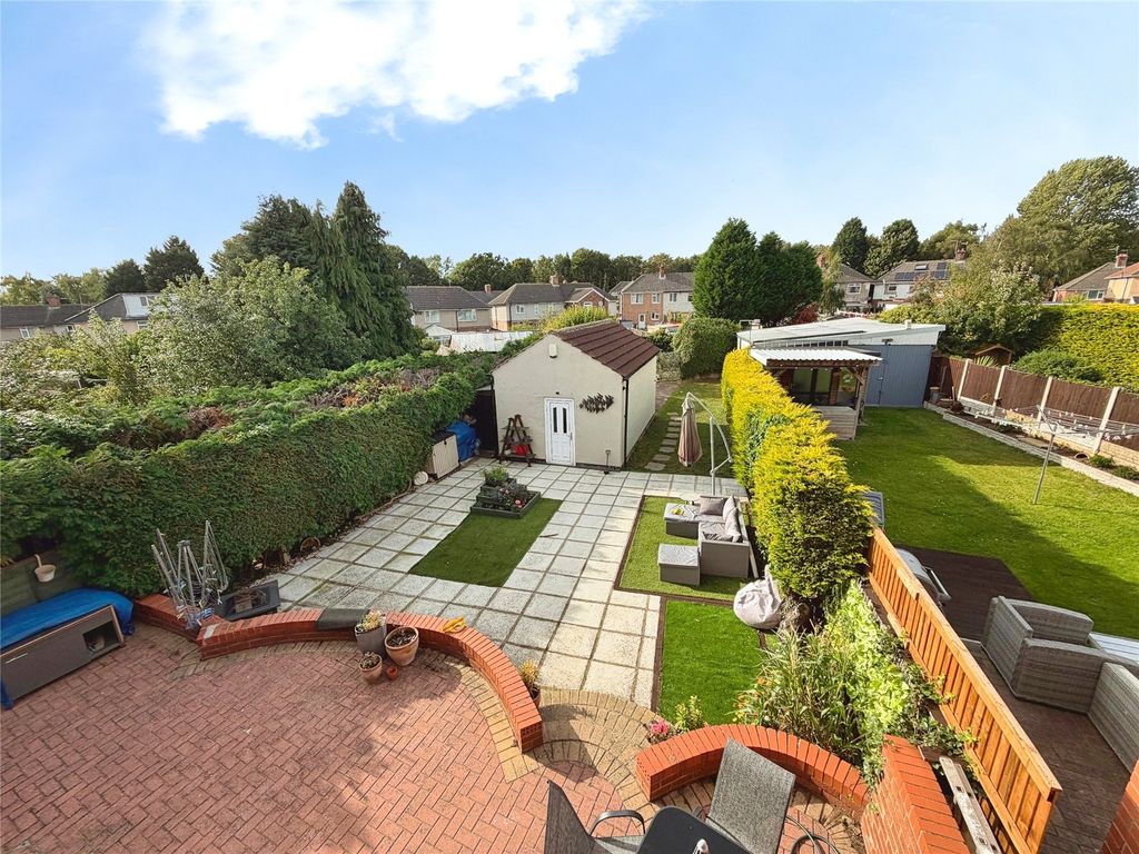Property photo 3 of 18 Gardens
